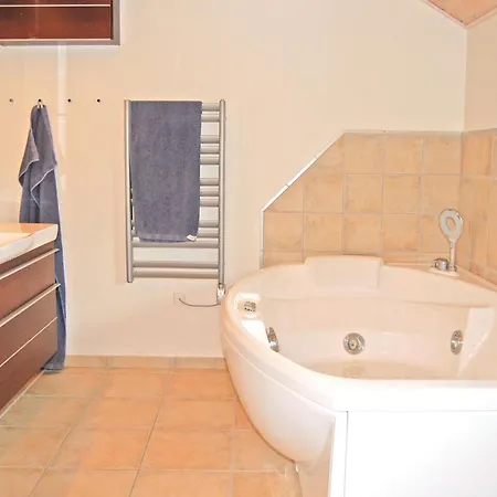 34 With Hot Tub Tatil Evi Bogø By